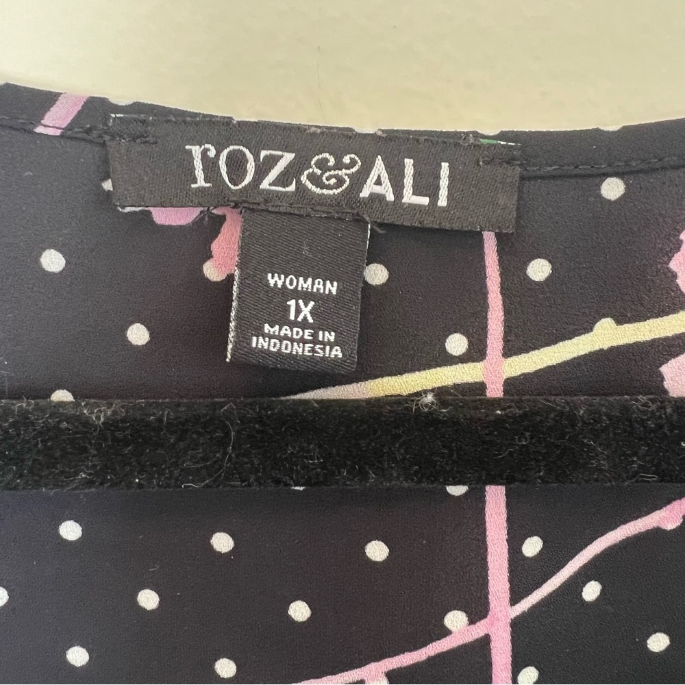 Roz & Ali Elegant Black Floral Women's Blouse - Picture 3 of 5